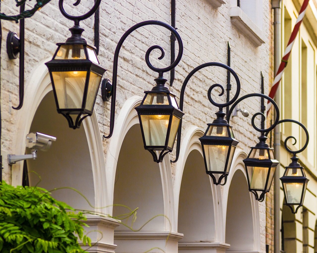 Low-voltage outdoor landscape lighting fixture at night